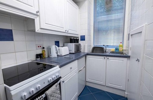 Glenisla Apartment | ☆ Spacious 2 Bed flat, Close to University ☆