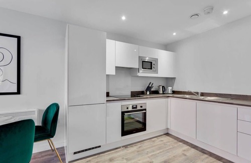 Bordesley Apartment | Spacious 2 Bed Flat In Birmingham With Parking