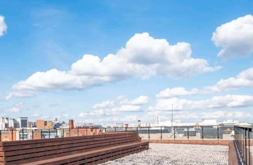 Bordesley Apartment | Spacious 2 Bed Flat In Birmingham With Parking