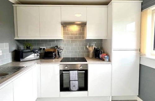 Springburn Apartment | Spacious 2 Bed-Flat in Glasgow City - Free Parking