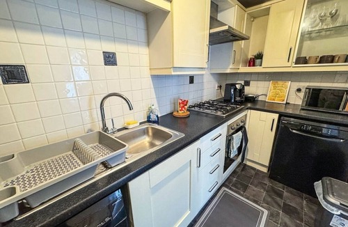 Preston Apartment | Spacious 2 Bed flat/Parking near Wembley Stadium