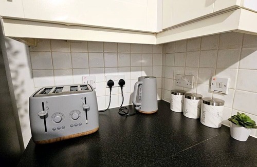 Preston Apartment | Spacious 2 Bed flat/Parking near Wembley Stadium