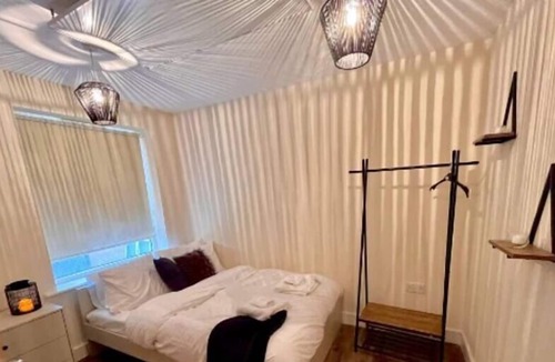 Rotherham Condo | Spacious 2 bedroom Catterick Flat | Free Parking