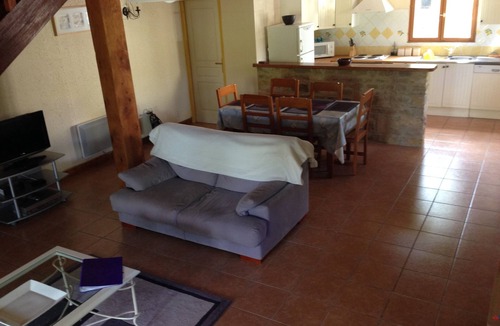 Arques House | Spacious 2 Bed Gite, Arques, Aude, Pool, Hot Tub and Free Wi-fi.