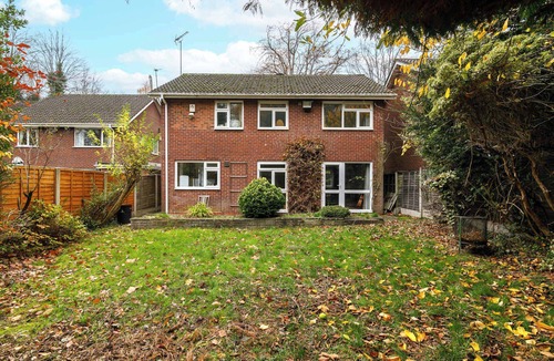 Edgbaston Apartment | Spacious 2 Bed Home with Parking Near City Centre