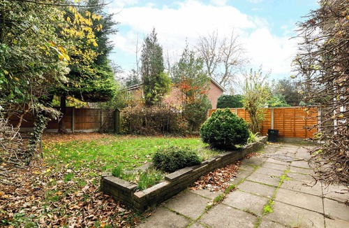 Edgbaston Apartment | Spacious 2 Bed Home with Parking Near City Centre