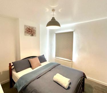 Bensham Manor Apartment | Spacious 2-Bed Home with Garden