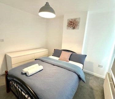 Bensham Manor Apartment | Spacious 2-Bed Home with Garden