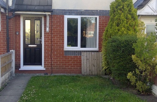 Bickershaw House | Spacious 2 bed house for commuters