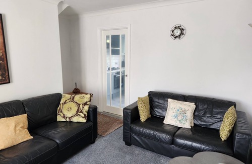 Bickershaw House | Spacious 2 bed house for commuters