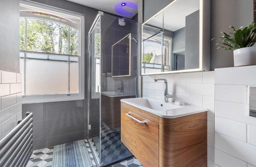 Walworth House | Spacious 2 Bed House, Sleeps 6 nr Kennington