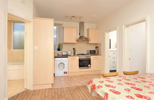 Torquay City Centre Cottage | Spacious 2 bed in charming coaching mews in perfect location