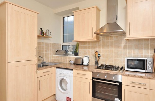 Torquay City Centre Cottage | Spacious 2 bed in charming coaching mews in perfect location