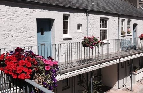 Torquay City Centre Cottage | Spacious 2 bed in charming coaching mews in perfect location