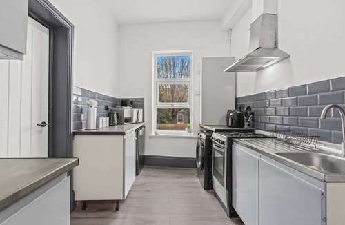 Moseley Apartment | Spacious 2 Bed in Moseley | B13 Work and Leisure