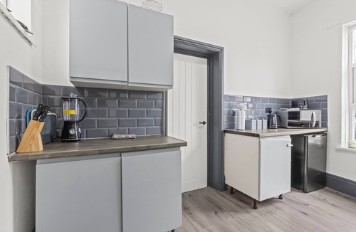 Moseley Apartment | Spacious 2 Bed in Moseley | B13 Work and Leisure