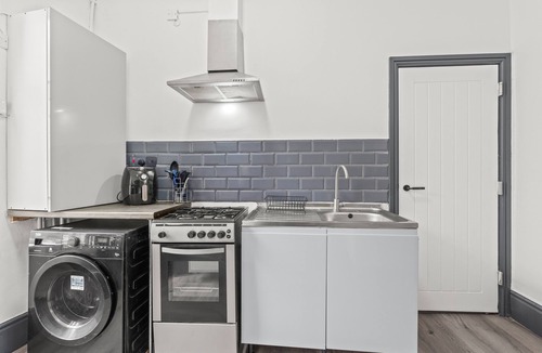 Moseley Apartment | Spacious 2 Bed in Moseley | B13 Work and Leisure