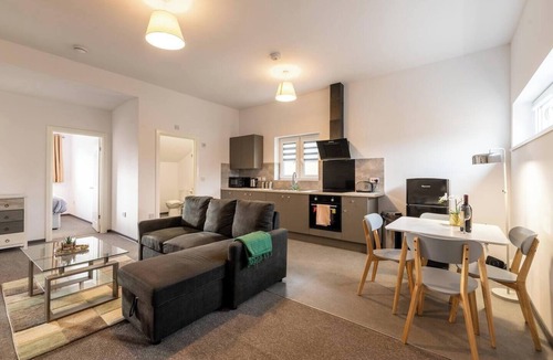 Peterborough Apartment | Spacious 2 bed, Netflix, Parking