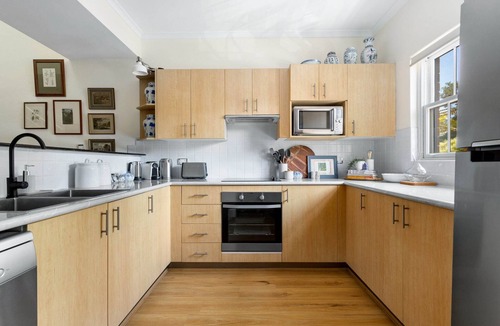 Erskineville Apartment | Spacious 2-Bed Townhouse with a Lush Courtyard