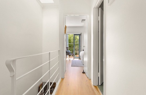 Erskineville Apartment | Spacious 2-Bed Townhouse with a Lush Courtyard