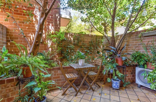 Erskineville Apartment | Spacious 2-Bed Townhouse with a Lush Courtyard