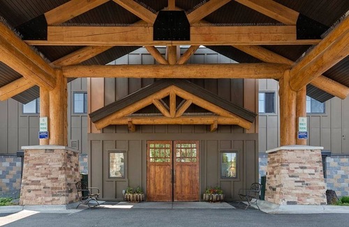 West Yellowstone Condo | Spacious 2-bedroom condo with Fireplace in majestic West Yellowstone