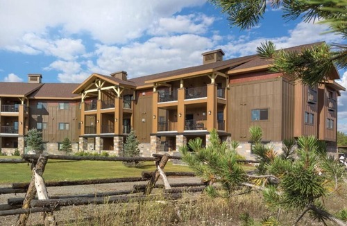 West Yellowstone Condo | Spacious 2-bedroom condo with Fireplace in majestic West Yellowstone