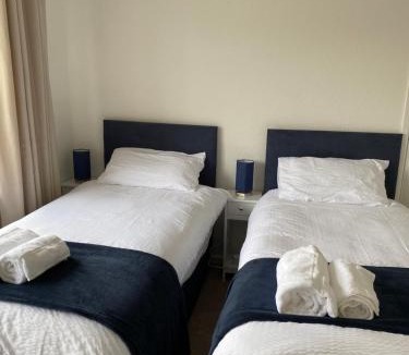 Ruddington Apartment | Spacious 2 Bed Village Flat sleeps 4/6