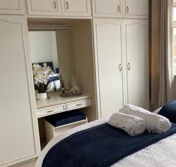 Ruddington Apartment | Spacious 2 Bed Village Flat sleeps 4/6