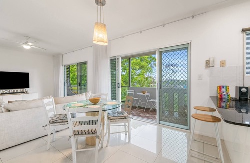 Hamilton Apartment | Spacious 2-Bed with Private Rooftop & BBQ Access