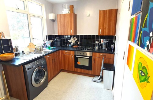 Gascoigne Apartment | Spacious 2-Bedroom Home with Garden in Barking