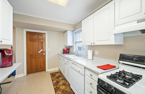Tulsa House | Spacious 2 bedroom, 1 bathroom house in Tulsa!