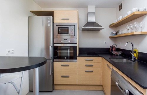 La Vila Olimpica del Poblenou Apartment | Spacious 2-Bedroom Apartment with Balcony Near the Beach