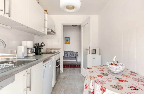 Petite-France Apartment | Spacious 2-bedroom apartment – Prime city center location