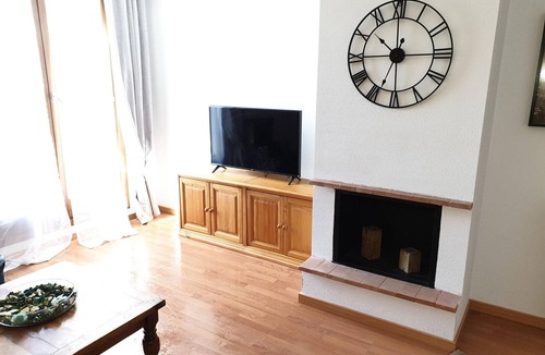 Villanua Apartment | Spacious 2-bedroom apartment with parking in Villanúa