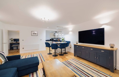 Bristol Apartment | Spacious 2-bedroom apartment