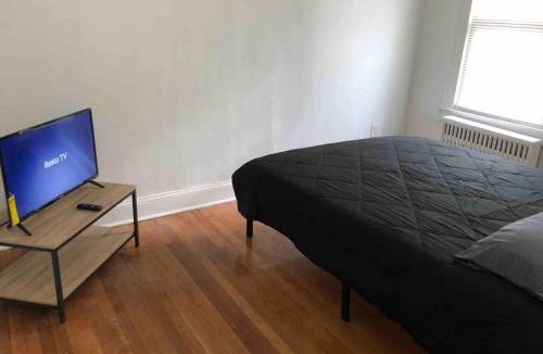 Paterson Apartment | Spacious 2-bedroom apartment with 1-bathroom and private street entrance, MetLife Stadium FIFA World Cup 25 minutes away