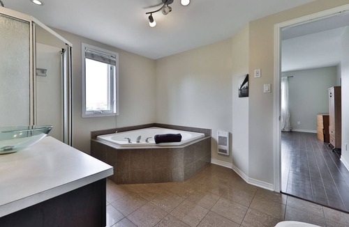 Brossard Apartment | Spacious 2-bedroom Apt. in DIX30 close to DT