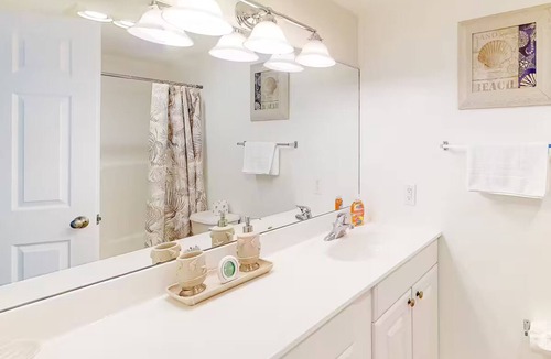 Livingston Condo | Spacious 2-bedroom condo at Lake Anna with WiFi, boatslip