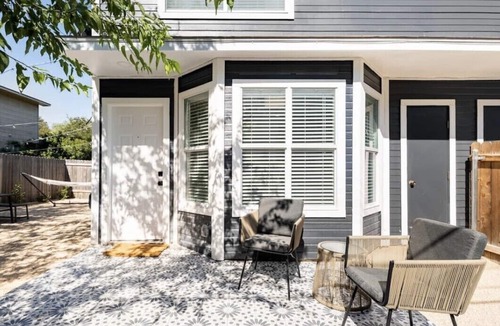 East Riverside - Oltorf House | Spacious 2 Bedroom East Riverside Home with Garage and Yard