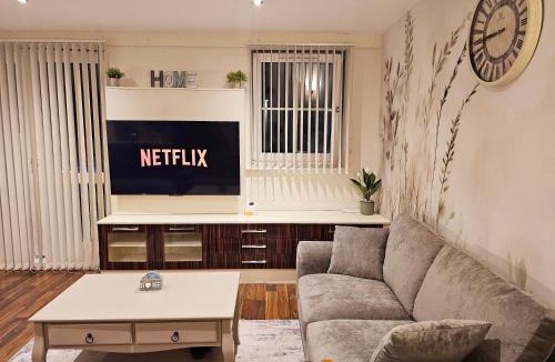 Edgware Apartment | Spacious 2-bedroom Flat, Edgware London