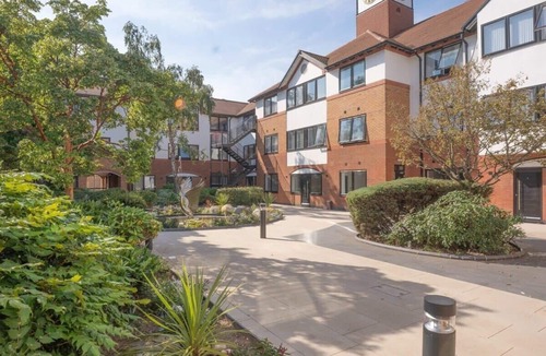 Bloxwich Apartment | Spacious 2 Bedroom Apartment in Birmingham