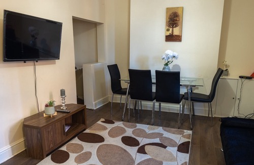 Openshaw House | Spacious 2 Bedroom House Manchester