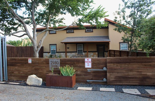 Buda House | Spacious 2-bedroom house in lovely Buda with fitness room, office, and 2 patios!