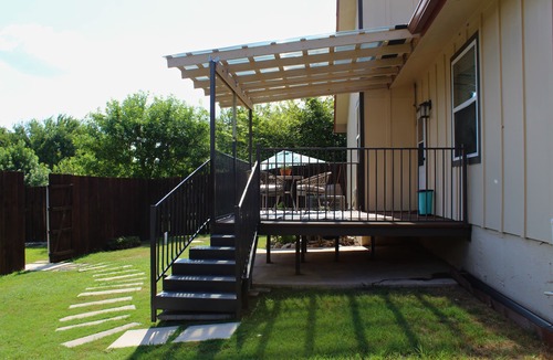 Buda House | Spacious 2-bedroom house in lovely Buda with fitness room, office, and 2 patios!