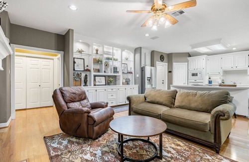 Magnolia House | Spacious 2 bedroom Magnolia retreat on 13 acres.