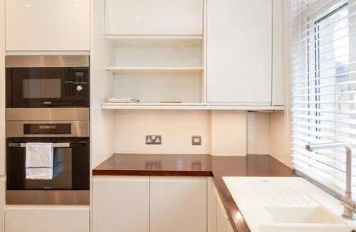 Stratford Apartment | Spacious 2 Bedroom Maisonette in Stratford