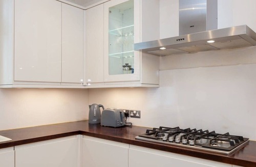 Stratford Apartment | Spacious 2 Bedroom Maisonette in Stratford