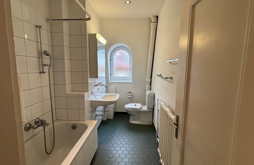 District 2 Apartment | Spacious 2-bedroom near lake