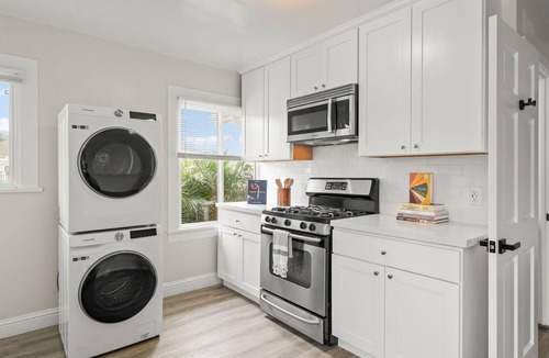 Oakland House | Spacious 2 Bedroom Retreat